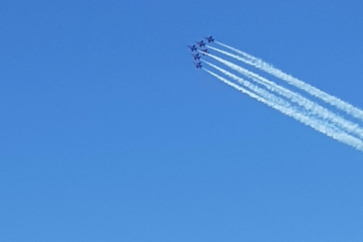 a plane flying in a clear blue sky