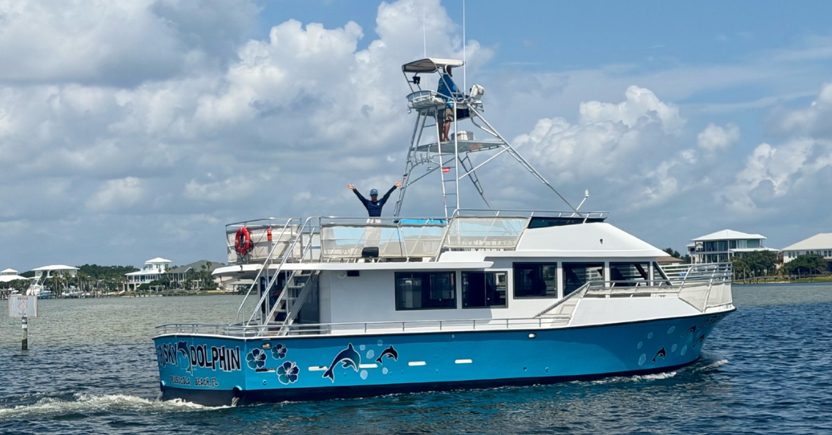 Frisky Dolphin 75-passenger cruise vessel underway on Pensacola Bay